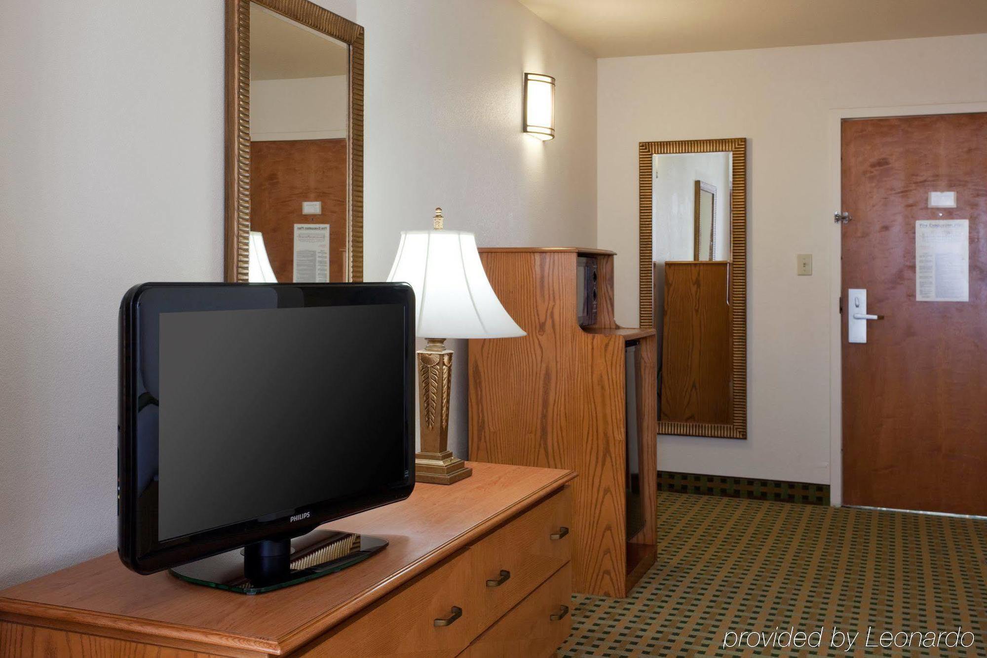 Holiday Inn Express Kingman By Ihg Room photo